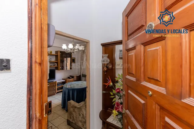 Piso para reformar junto a Plaza Einstein – 3 dormitorios y vistas despejadas — 3