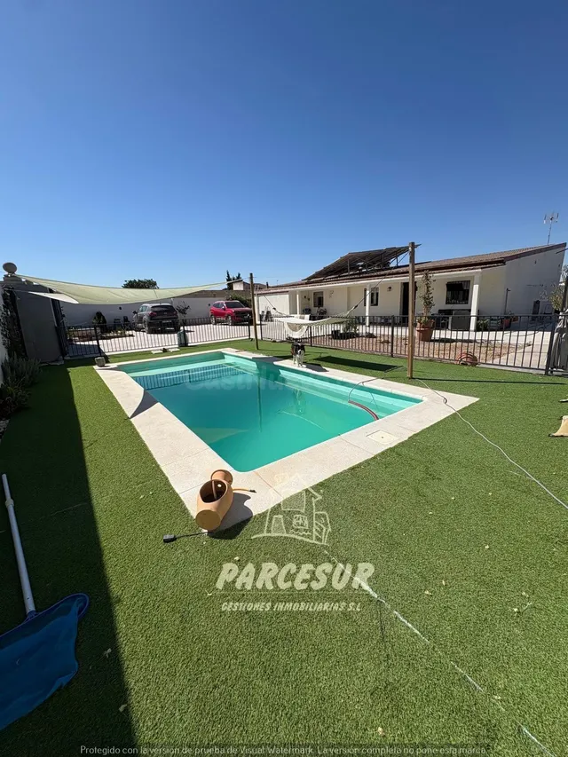 Casa de Campo con piscina en Crta. Aeropuerto, Córdoba NO HI