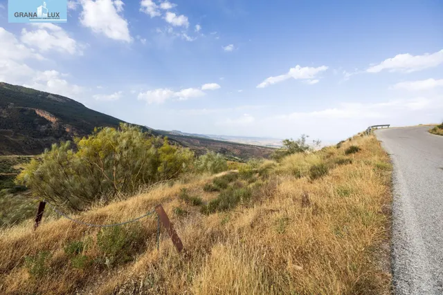 En Venta Maravilloso Paraje Natural, a medio camino entre Granada y Sierra Nevada, a veinte minutos en coche, desde cada una de ellas. — 12