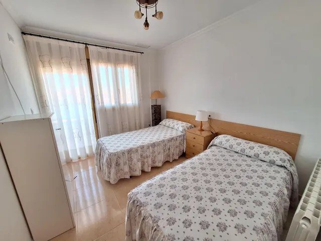 Casa familiar en el centro de Pinoso con gran garaje y potencial de negocio | ¡Solo 780 €/m2! — 35