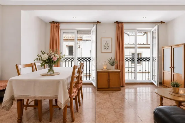 CASA PAREADA CON DOS VIVIENDAS, GARAJE Y TRASTERO CON UNA GR - foto 2