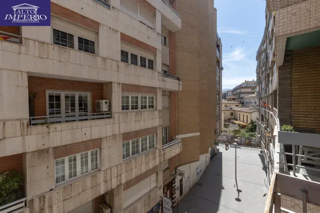 Amplia vivienda en pleno centro de Granada — 18
