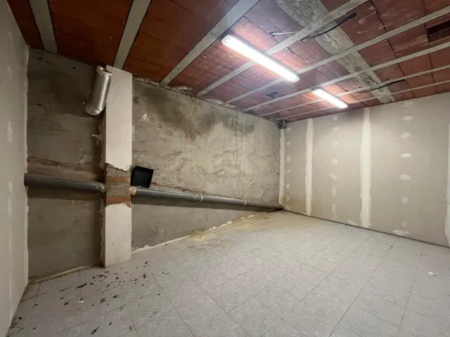 Oportunidad Local de 132m2 en Set Camins por 108.000€. — 5