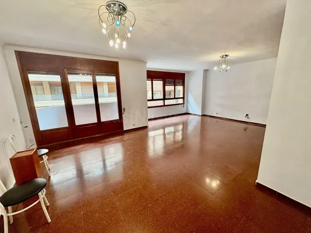PISO DE GRANDES DIMENSIONES