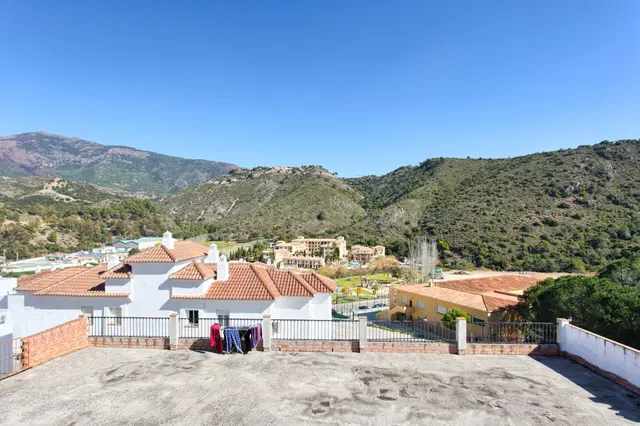 Casa adosada de 3 dormitorios en Benahavís Pueblo, Costa del - foto 2