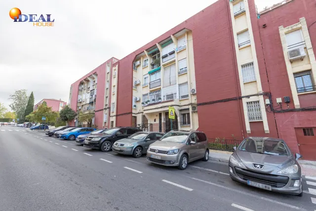 Piso ideal para inversión con alta rentabilidad junto a facultades de  Cartuja en Granada — 36