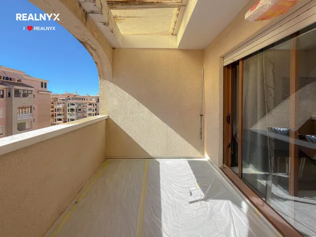¡Oferta Especial! Amplio apartamento con 3 dormitorios + gran terraza y vistas a la piscina comunitaria + Garaje incluido en el precio — 6