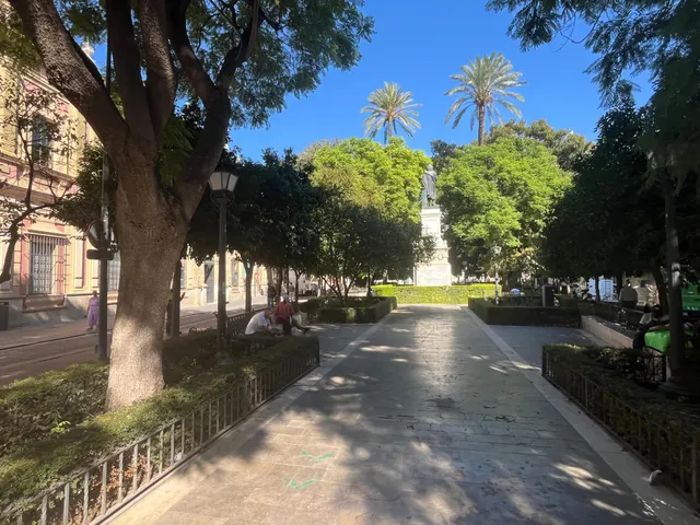 Se vende piso en la zona plaza del museo — 24