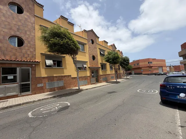 Piso 3 dormitorios con patio, suite y 2 plazas de garajes en Telde — 33