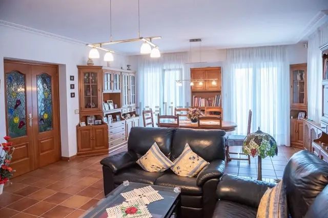 Chalet 4 habitaciones 428m² en venta - Carballeda de Avia — 28