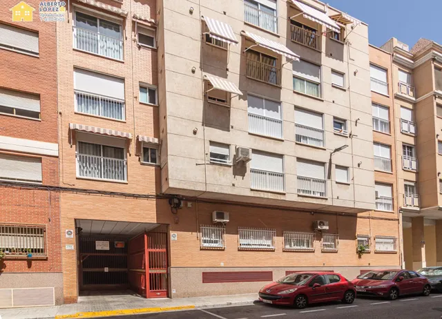 Venta vivienda VPO con plaza de garaje en Elche ciudad.