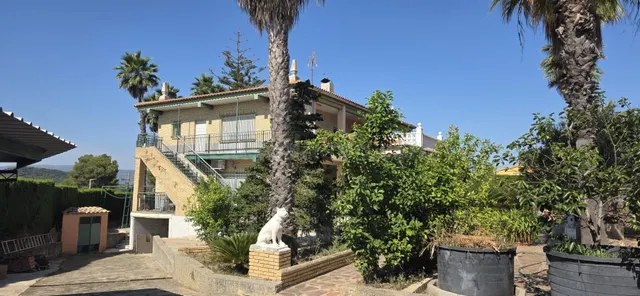 Chalet independiente con dos viviendas, piscina y gran parce - foto 3