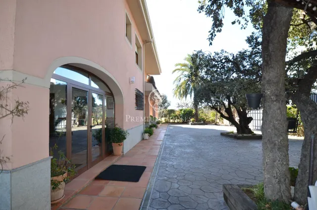 Casa con piscina en venta con vistas espectaculares en Alella — 22