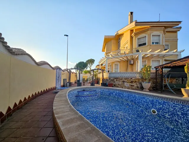 ¡Descubre la Exclusividad y el Lujo Mediterráneo en Esta Impresionante Villa en Esquina - Torrevieja — 13