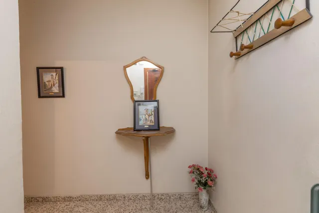 Piso con terraza y gran potencial junto a Camino de Ronda — 26