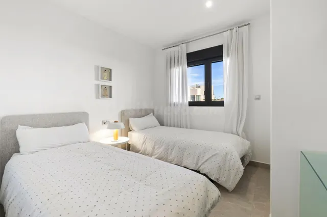 APARTAMENTO DE 2 DORMITORIOS Y 2 BAÑOS EN ORIHUELA COSTA (LO - foto 4