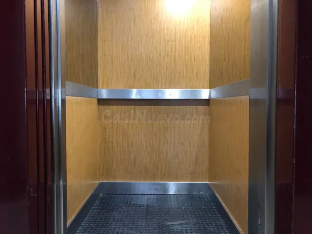 PISO CON ASCENSOR EN LES ROQUETES - foto 5