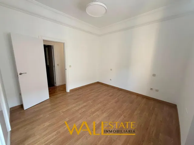 Espectacular piso de 3 dormitorios con balcón en pleno centro — 23