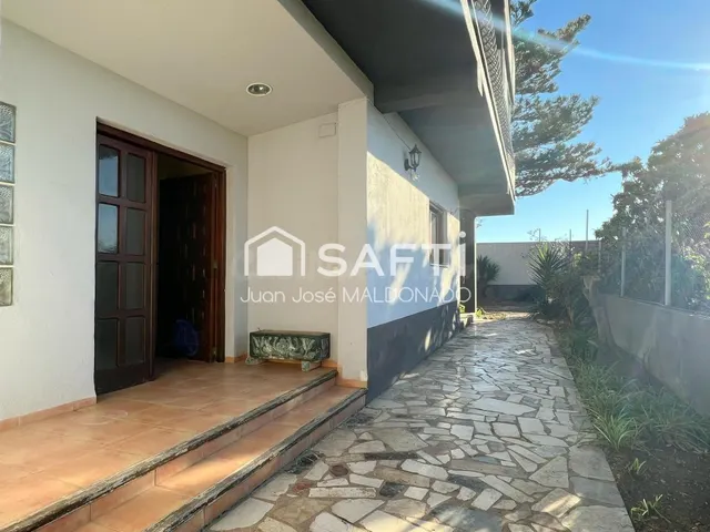 Chalet amplio con jardín y vistas en zona tranquila - foto 5