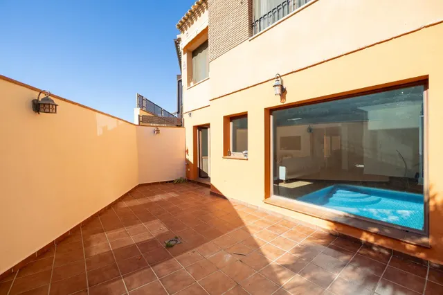 ESPECTACULAR CASA ADOSADA CON PISCINA INDEPENDIENTE — 43