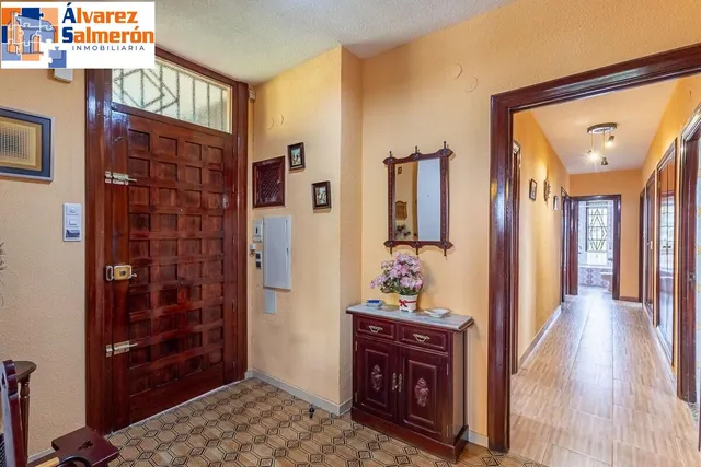 Gran casa con parcela y piscina en Cájar — 25