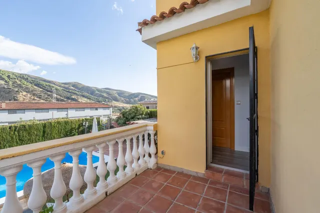 CHALET CON PISCINA Y JARDÍN A SOLO 10 MINUTOS DE GRANADA — 39