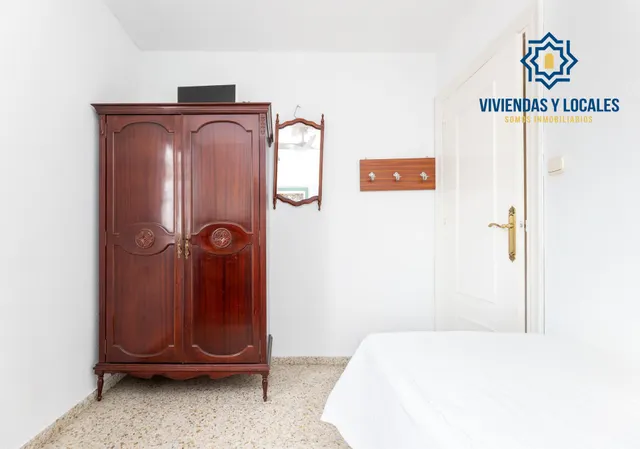 ¡Oportunidad única! Ático de 4 dormitorios y 2 baños con gran terraza frente al Colegio Agustinos (Arabial) — 27