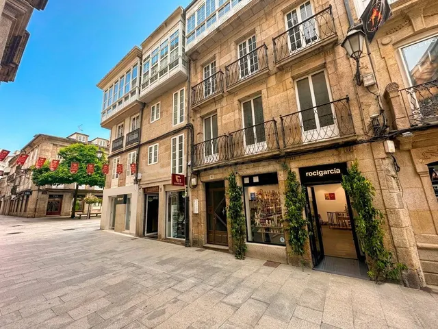 Edificio comercial con ascensor junto al Ayuntamiento de Lug - foto 2