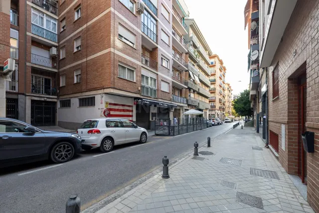 Local comercial de 150 m2 entre Camino de Ronda y Alhamar – doble acceso — 4