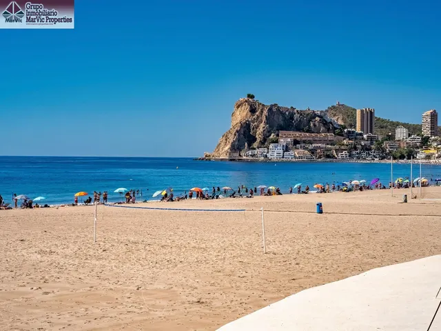 Luminoso piso de 2 dormitorios en playa de poniente, Benidorm — 7