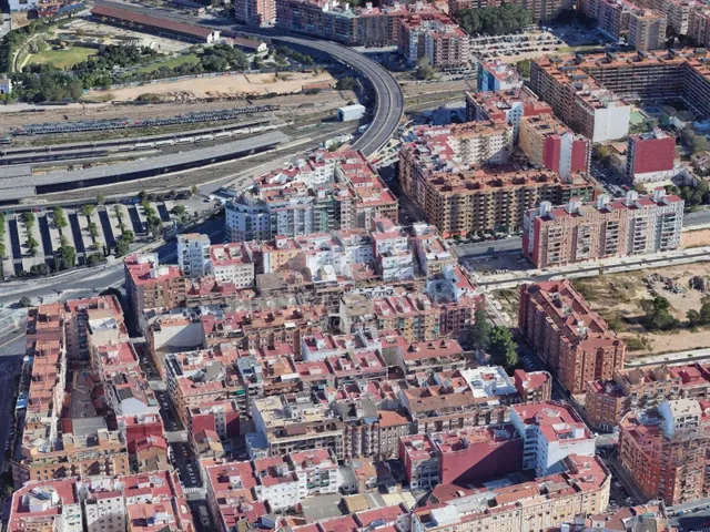 Plaza de Garaje con Trastero junto a Parc Central y estación - foto 3