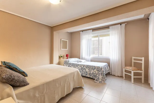 Apartamento todo exterior 3 dorm. con gran terraza en esquina a 100 mts de la Playa. Vista parcial al Mar. — 16