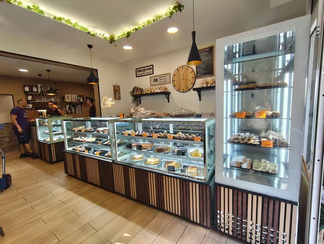Cafetería – Pastelería Italiana en funcionamiento con terraz