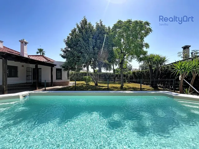 CHALET CON PISCINA - URBANIZACION EL CAPRICHO - foto 3