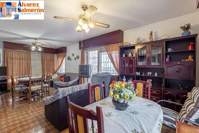 Gran casa con parcela y piscina en Cájar — 8
