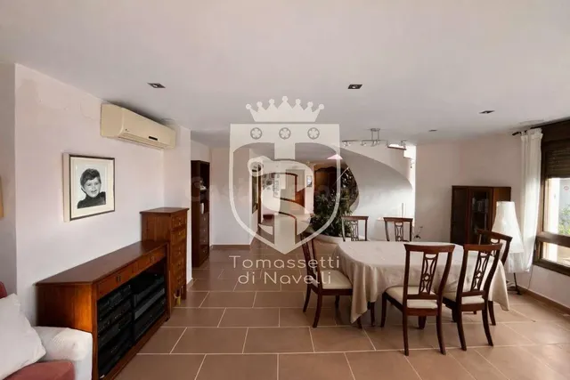 Chalet independiente de 484 m2 con rentabilidad activa en To - foto 3