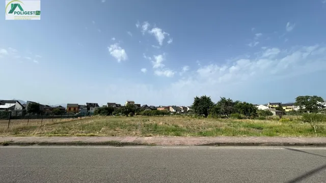 Oportunidad de Inversión en Cacabelos: Terreno Urbano en el 
