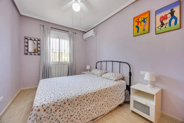 Bungalow de dos dormitorios y piscina comunitaria en Orihuela Costa — 18