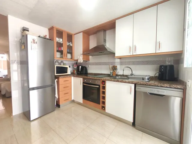 Vivienda amplia en perfecto estado en la zona alta de Gran Alacant, con piscina, parking y todos los servicios a pie — 14