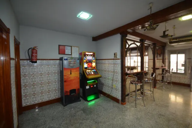¡¡ Gran oportunidad de negocio !! Venta de dos locales comerciales, opción a compra o traspaso. — 18