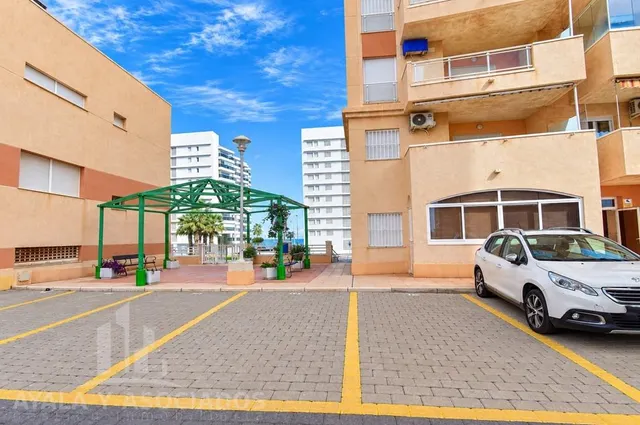 Apartamento en venta con terraza, piscina comunitaria y plaza de garaje, en la manga del mar menor, zona del estacio — 20