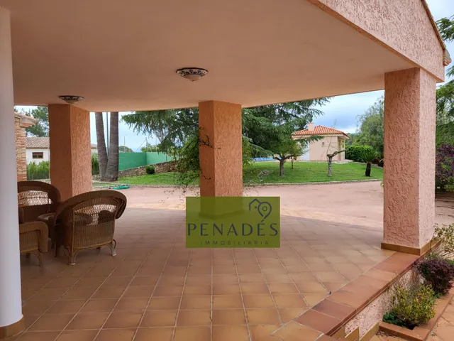 ESPECTACULAR CHALET MUY CERCA DEL PUEBLO — 38