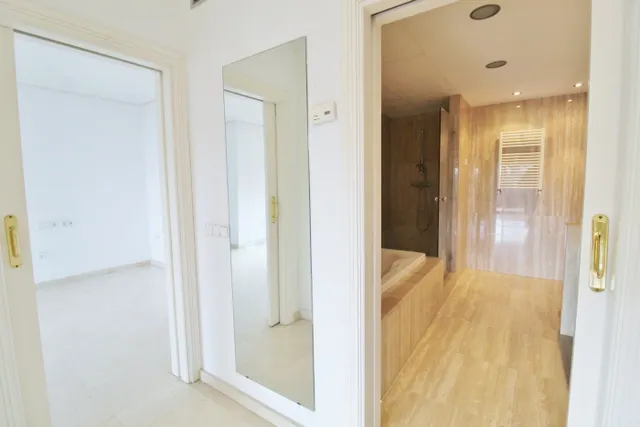 Exclusivo adosado en vistahermosa, Alicante — 439 m2 y dos grandes terrazas — 20