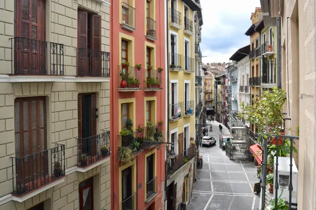 AMPLIA VIVIENDA EN EL CORAZON DE PAMPLONA — 9