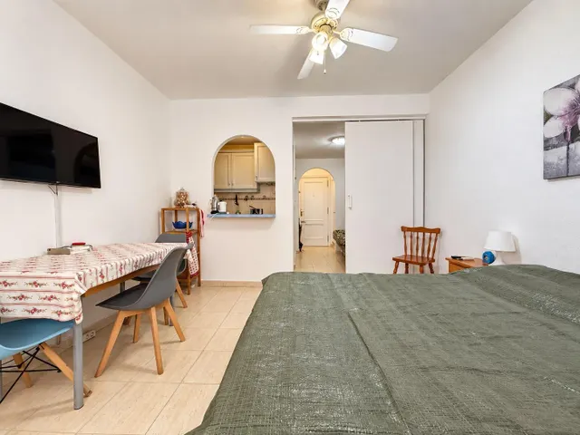 Estudio con zona de dormitorio extra y piscina — 17