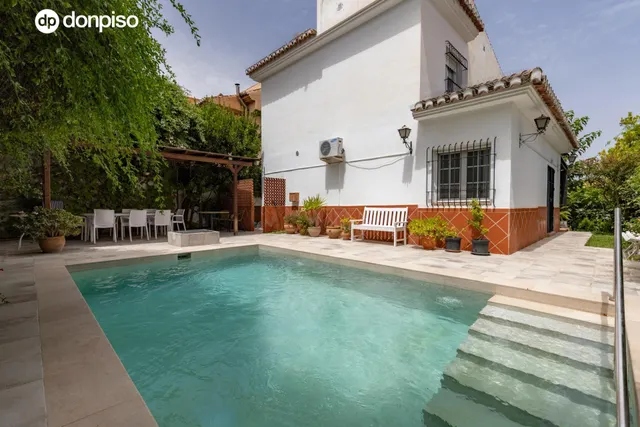 Chalet pareado con piscina, jardín y bonitas vistas a Granada en La Zubia — 48