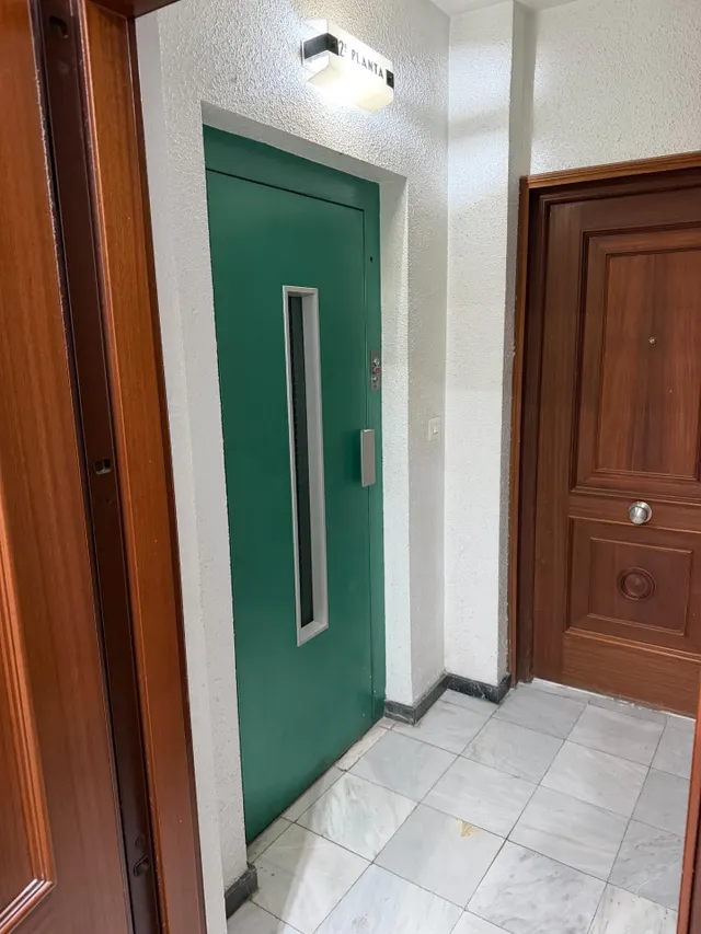 Piso con ascensor, 4 dormitorios, 2 baños, cocina 19 m2 con patio pisable, salon comedor, tres piezas a la calle. — 8