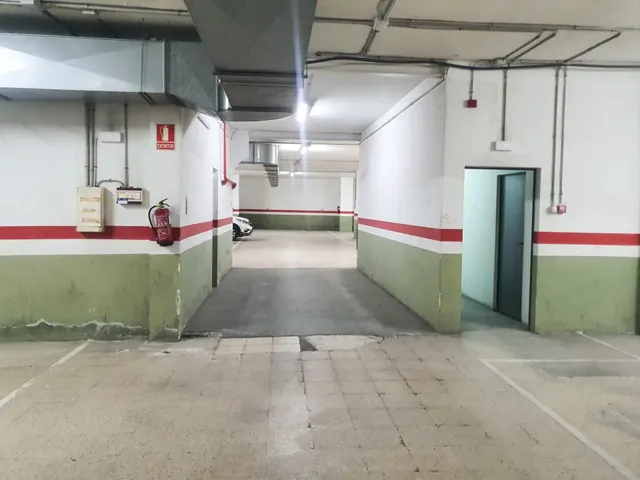 PARKING PARA COCHE + TRASTERO EN PARC I LA LLACUNA - BARCELONA — 24