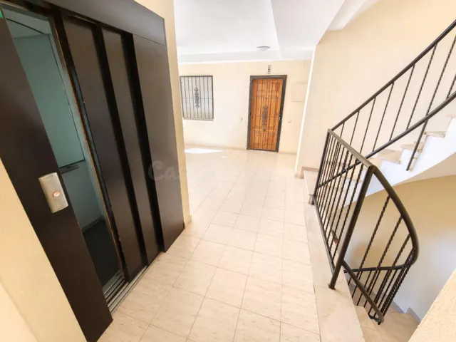 APARTAMENTO DE 2 DORMITORIOS CON PISCINA, APARCAMIENTO Y GRA - foto 2