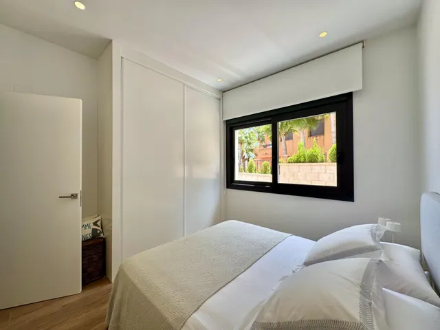 elegante villa con vistas parciales al mar. — 27